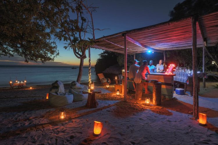 azura_quilalea-mozambique-beach-bar-drinks