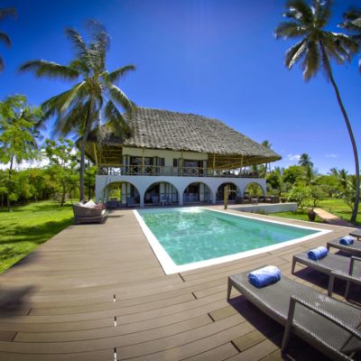 Villa-Turquoise-pool-and-exterior-villa-shot