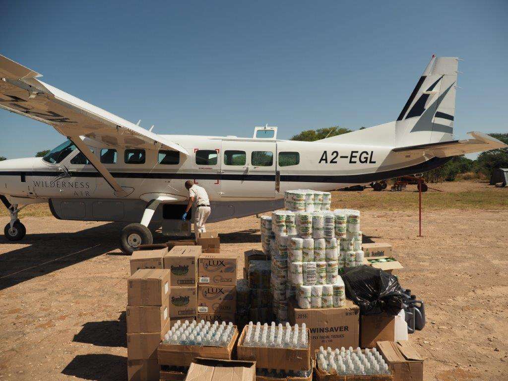 Children-in-the-wilderness-aircraft-food-parcels
